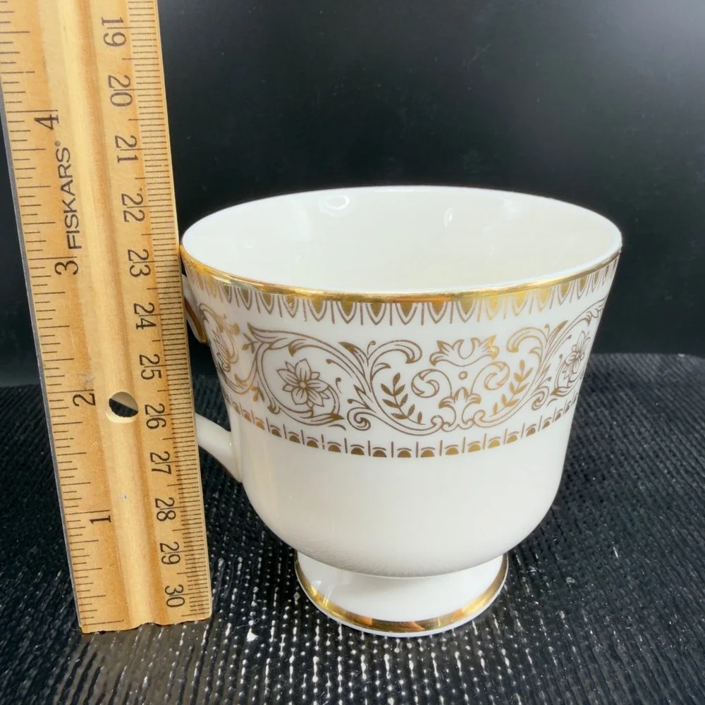Royal Castle Goldaccent Ivory China Tea Cup and Saucer Set Gold Trim‎ Japan VTG
